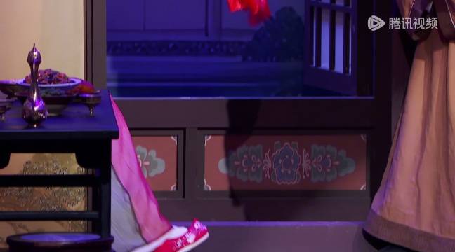 左凌峰女装造型引热议，喜感溢出屏幕