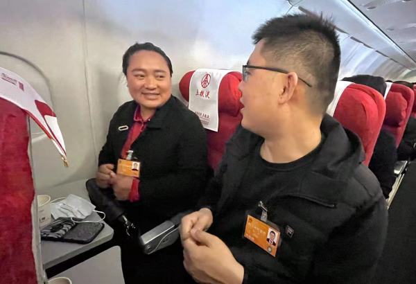 出席十三届全国人大五次会议的四川代表团抵京休闲区蓝鸢梦想 - Www.slyday.coM 出席十三届全国人大五次会议的四川代表团抵京休闲区蓝鸢梦想 - Www.slyday.coM