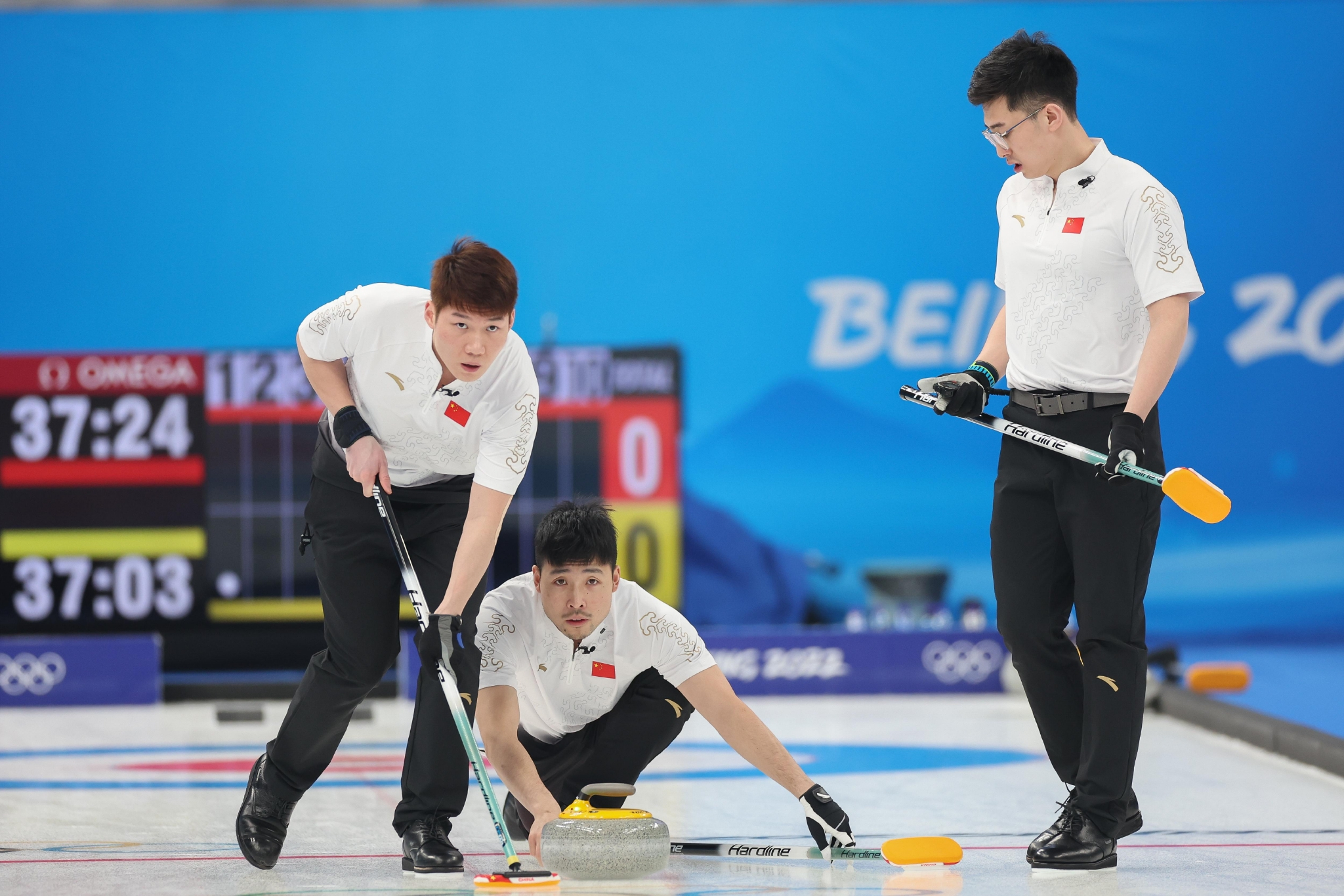 北京冬奥会冰壶男子循环赛中国队战胜丹麦队