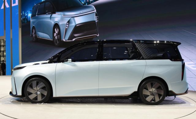 比赛那帅多了,3.8秒破百续航800公里,大通电动MPV即将量产