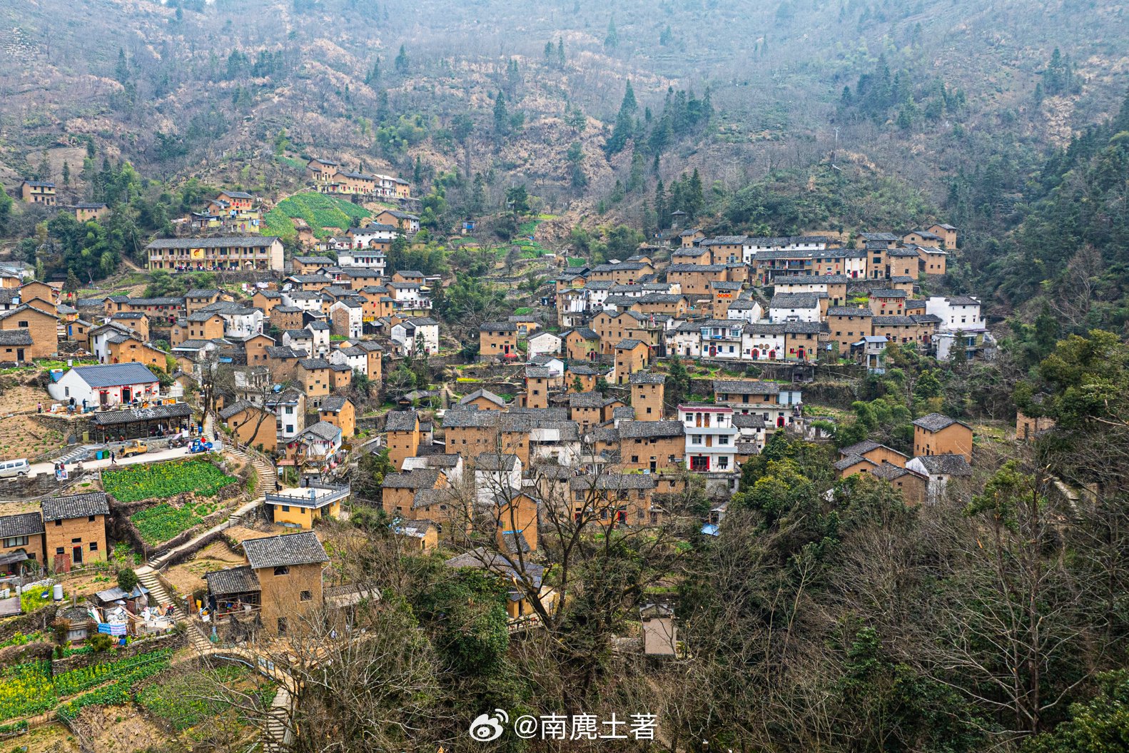 古人迁徙真不难，传郑公守猎到阳产，见四面环山，山泉清澈，古木参天…