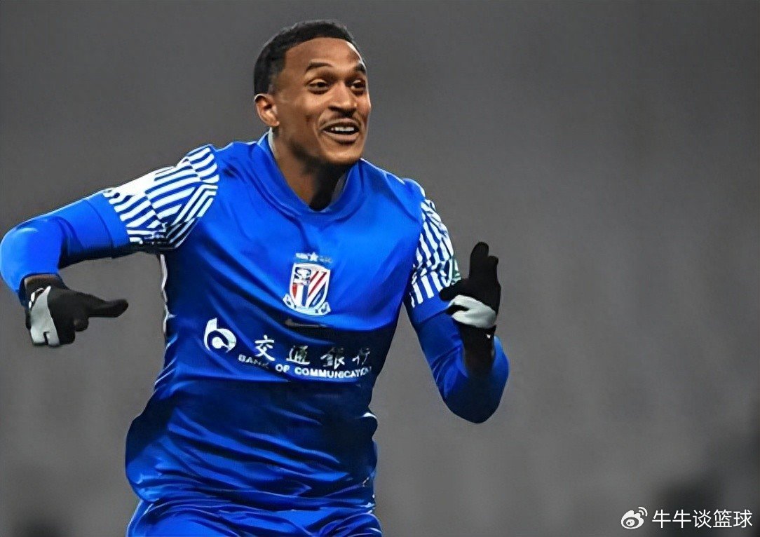 申花归化前锋正式租借离队，曾在二队打入25球，未来将挑大梁