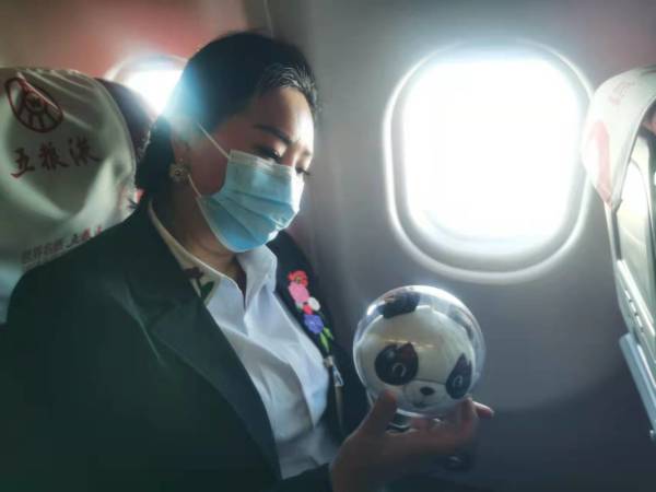 出席十三届全国人大五次会议的四川代表团抵京休闲区蓝鸢梦想 - Www.slyday.coM 出席十三届全国人大五次会议的四川代表团抵京休闲区蓝鸢梦想 - Www.slyday.coM