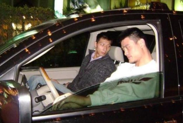 体坛明星们的座驾姚明定制款林丹豪车陪伴阿联对比太低调