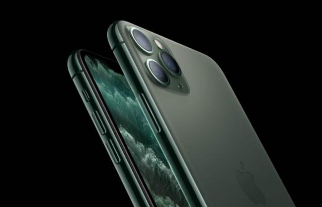 iphone12宣传图,iphone12海报图 单看国内外宣传iphone12,就能看出其中的深意!