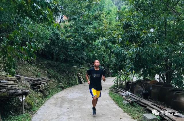 为了参军,励志小伙4年减重20斤,甩掉脂肪肝……休闲区蓝鸢梦想 - Www.slyday.coM 为了参军,励志小伙4年减重20斤,甩掉脂肪肝……休闲区蓝鸢梦想 - Www.slyday.coM