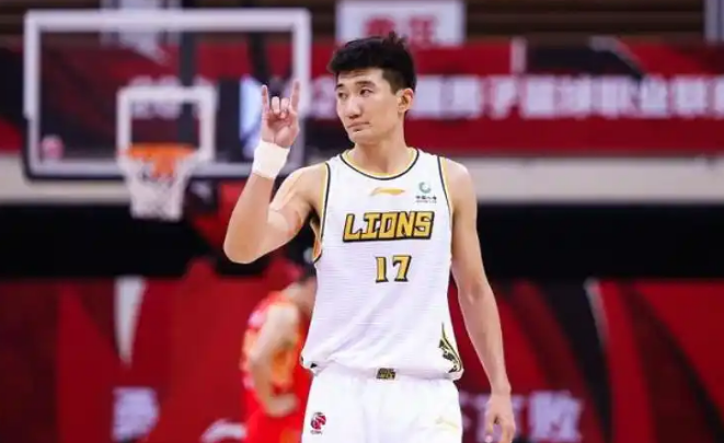 赛季报销？孙铭徽官宣，任骏飞或被重罚，胡明轩帮徐杰出头