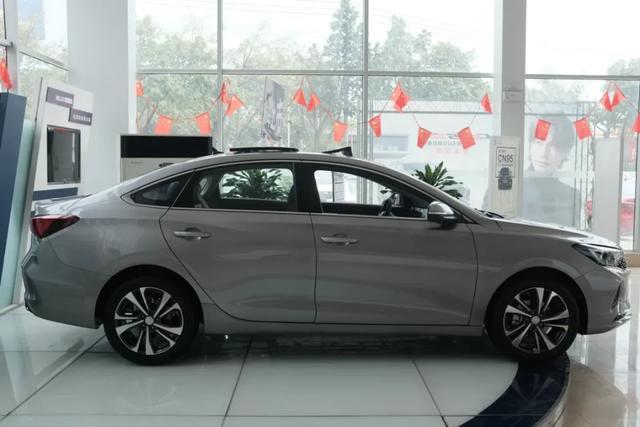 短试长安逸动PLUS:标准答案之外的小惊喜