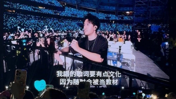 周冠宇回应与周杰伦合唱：太紧张了