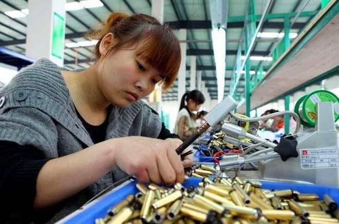 塑料成型上班累不累