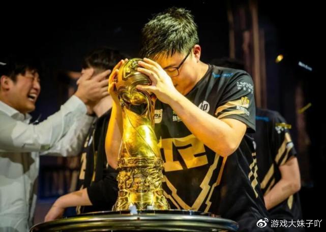 英雄联盟电视剧：在线下载与观看的全方位解析 (英雄联盟电视剧)