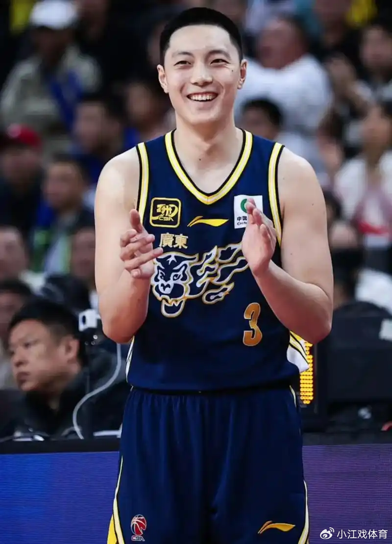 取代胡明轩？广东新星惊艳，单节20分，长相帅气，谁注意杜锋表态