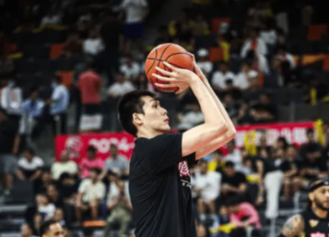 广东晋级，任骏飞驱逐，王哲林伤退，上海输球罪人揪出，难堪大用