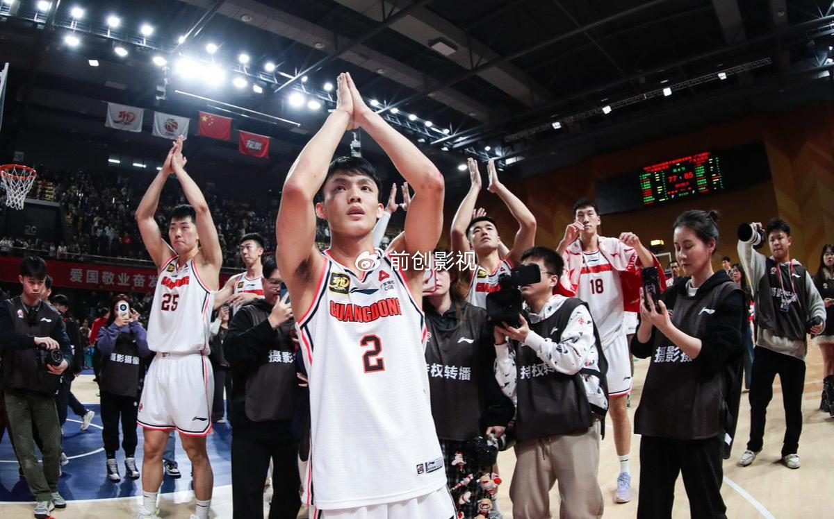 杜锋没办法！韩德君克星场均1.5分，职业第4年没进步，不如王少杰