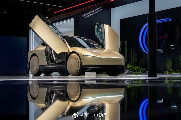 特斯拉无人驾驶出租车Cybercab和Optimus亮相上海世博会