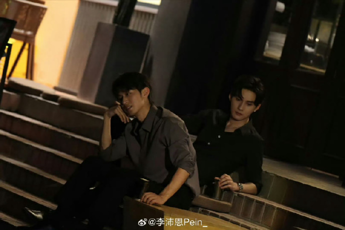 李沛恩江衡暗黑系合照曝光，同框张力十足