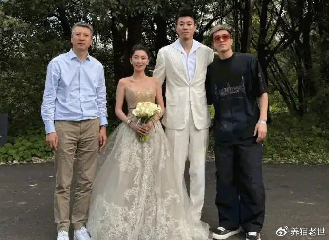 升级当奶爸！张镇麟带娃被偶遇动态曝光 球迷送祝福