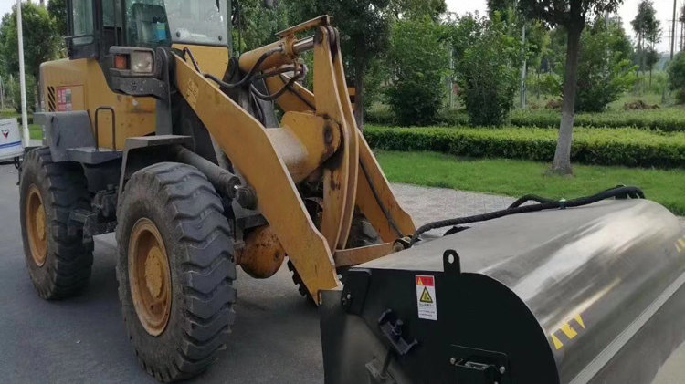 装载机清扫车服务商哪个值得推荐？连云港亚欧重工性价比高