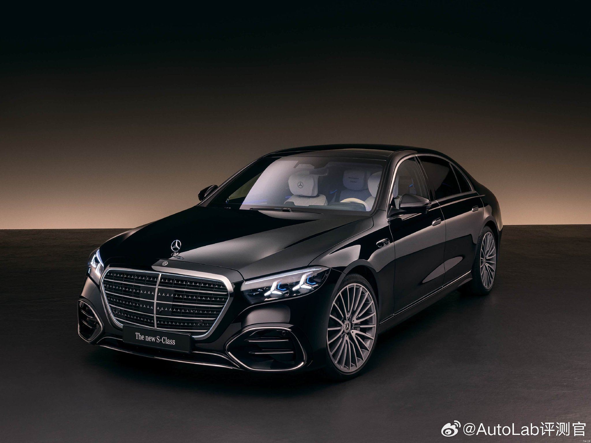 13年前奔驰S级配置超前，彩电冰箱大沙发俱全