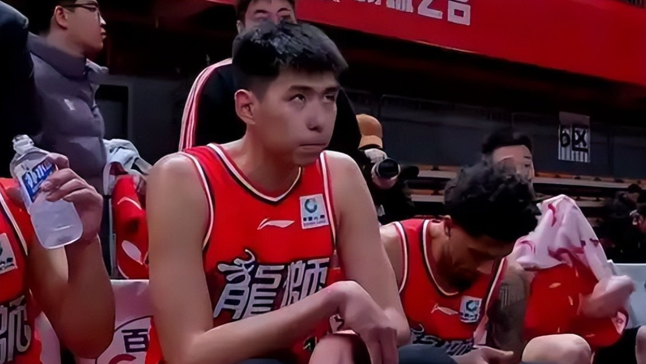 广东外租中锋24+14，山西新援抵达，辽宁主帅被喊下课，赵睿复出