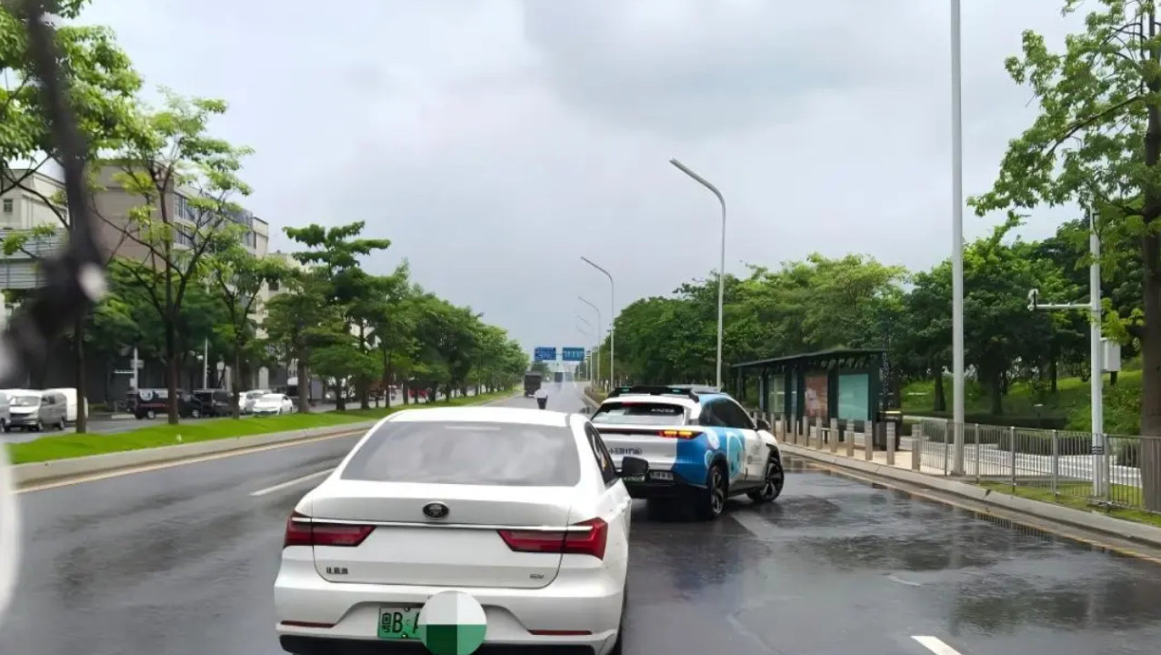 小马智行的无人驾驶车，索要停运损失费，网友吵翻了…..