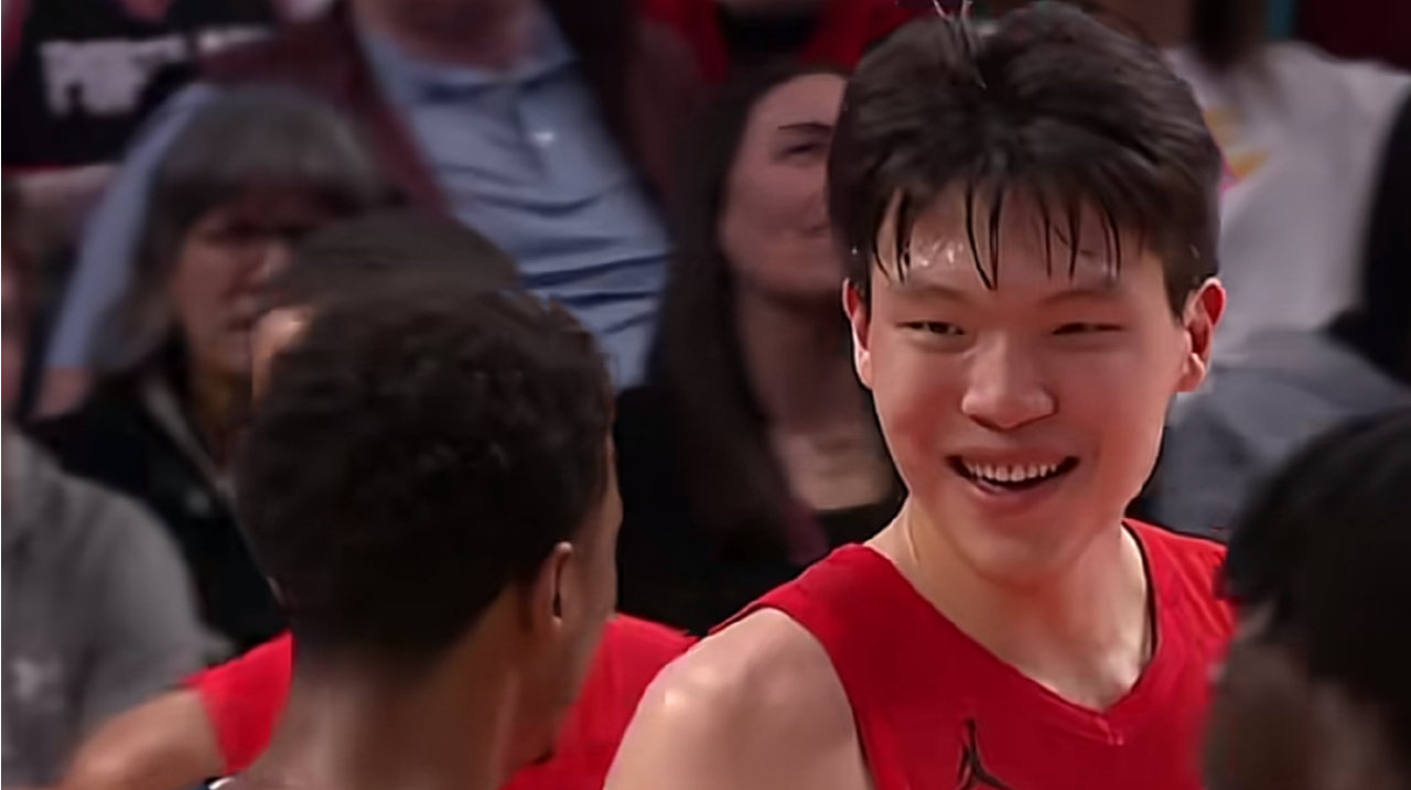 杨瀚森NBA首次吃T！被罚款14000，慢镜还原真相，获斯普利特盛赞