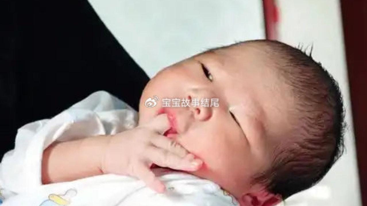 宝宝吃手正确应对方式,过早制止不是保护,而是害了娃 宝宝吃手正确应对方式,过早制止不是保护,而是害了娃
