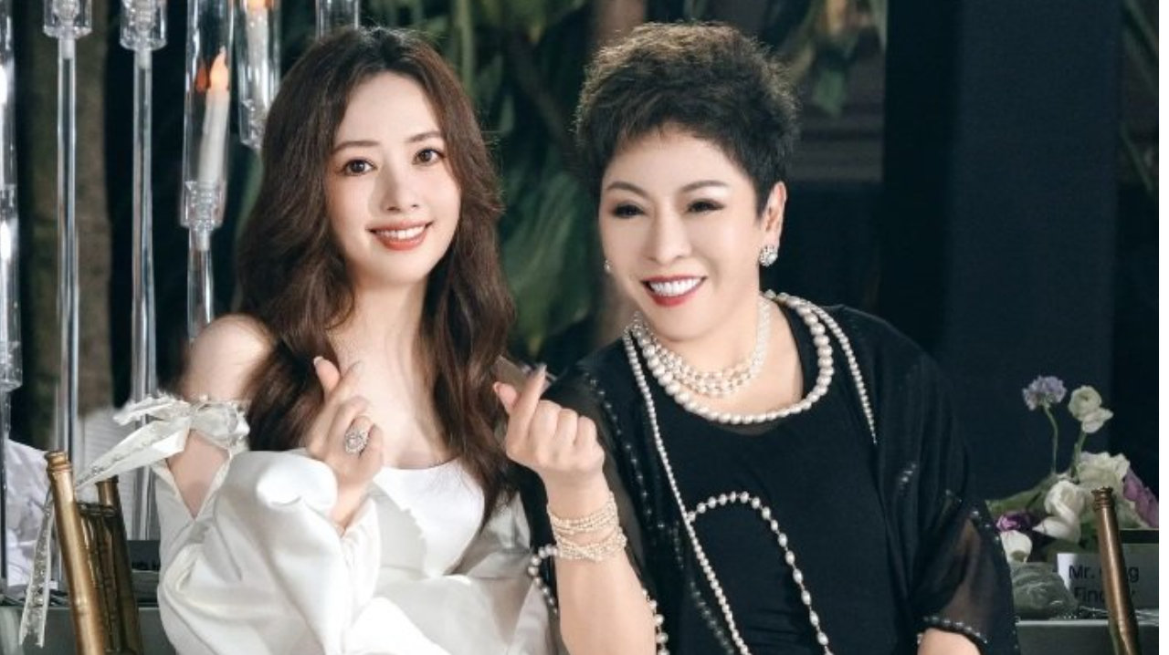 向太说郭碧婷跟她很像，不会用夫妻赚的钱和婆家的钱贴补给娘家