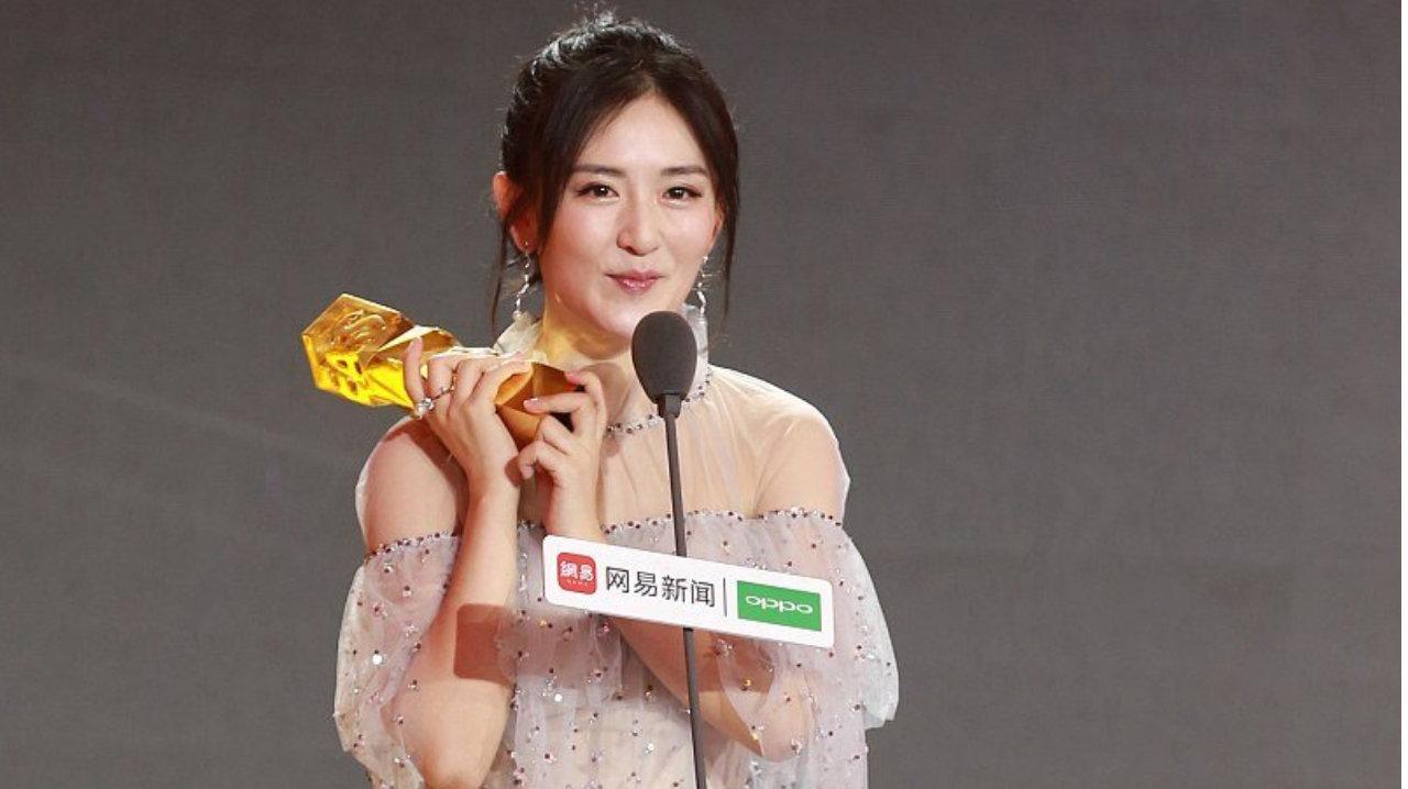 谢娜″冰雪女王″造型惊艳全网：从搞笑担当到优雅女神的完美蜕变