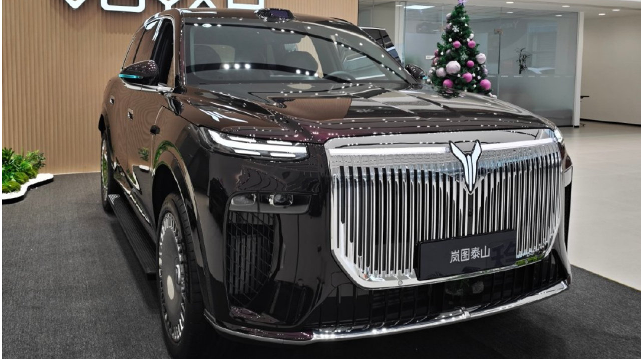 试驾岚图泰山：外形吸引眼球，内饰略显平淡，动态拔高分数