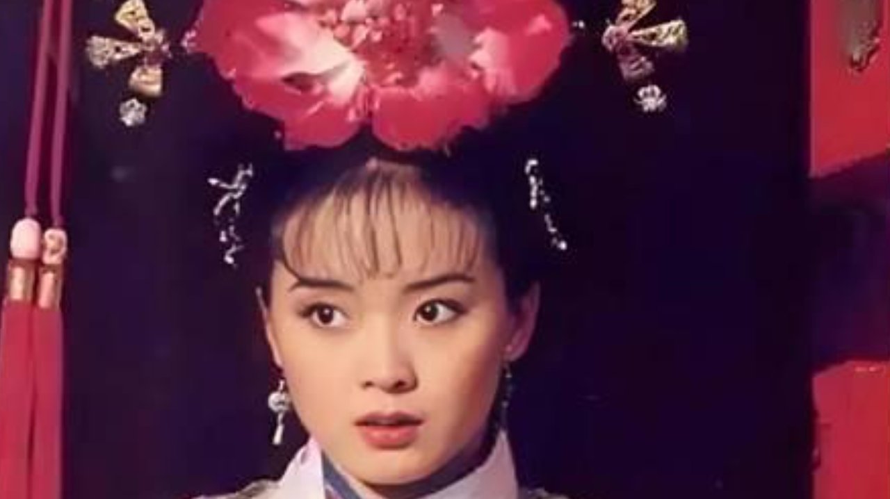 富豪丈夫失踪七年，王艳独自撑起家庭，如今19岁儿子成最大依靠