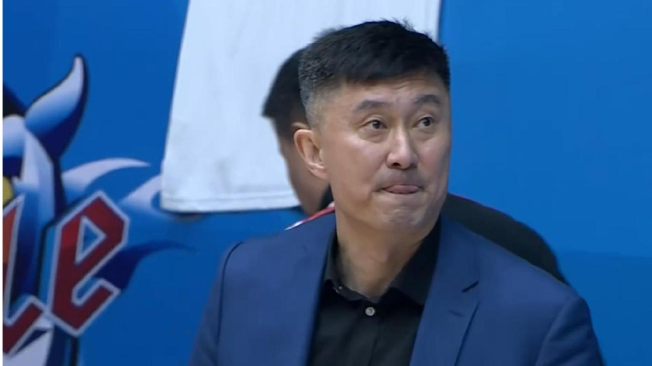 连续5场0分！为何国家队著名射手被杜锋用成第二个高尚？球迷一针见血