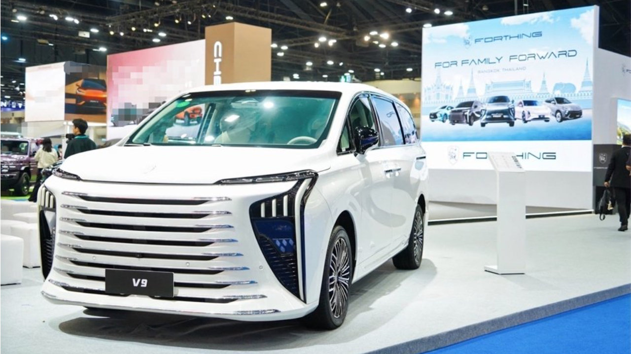 东风风行携FRIDAY与星海V9亮相曼谷车展