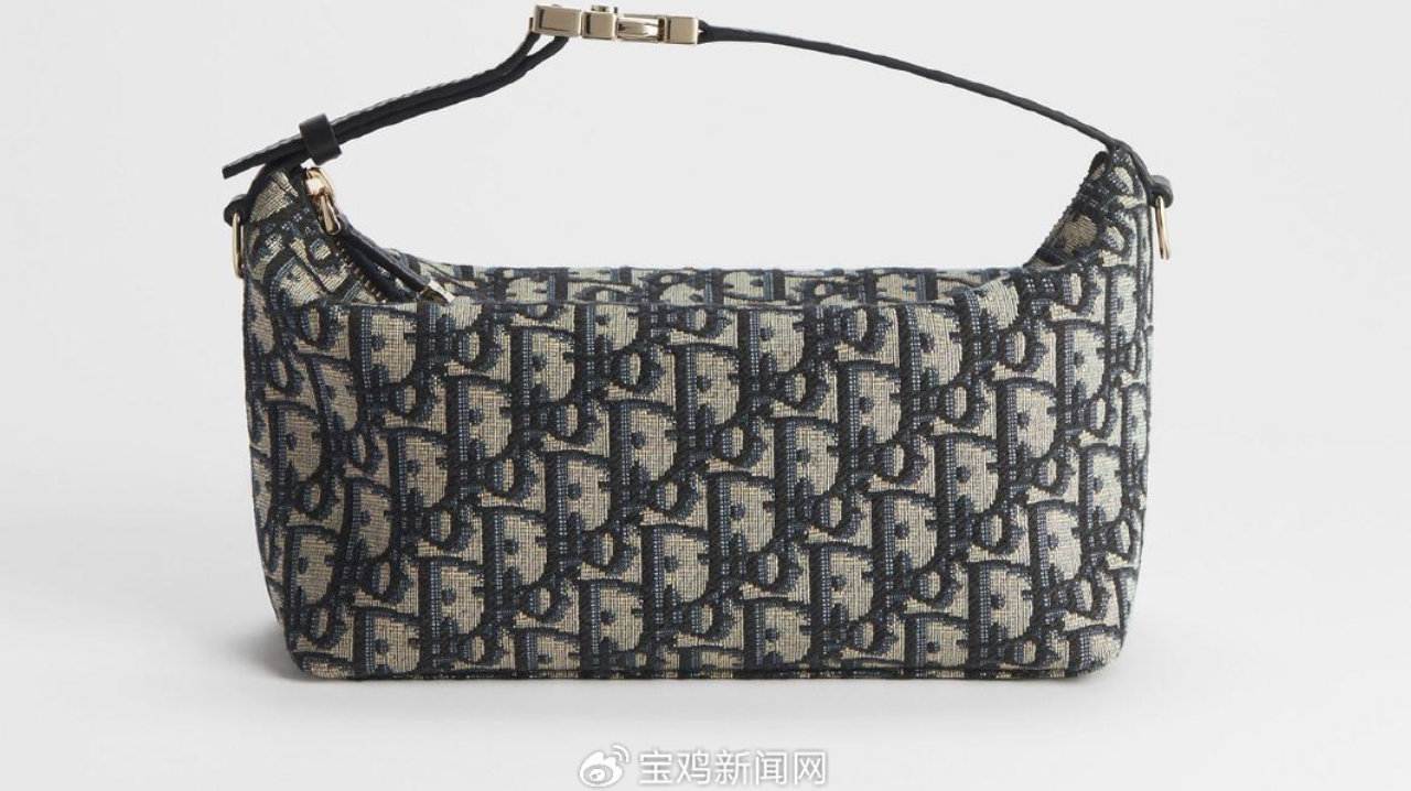1.5万优雅女友生日包推荐:Dior中号Nomad设计感与手提仪式 1.5万优雅女友生日包推荐:Dior中号Nomad设计感与手提仪式