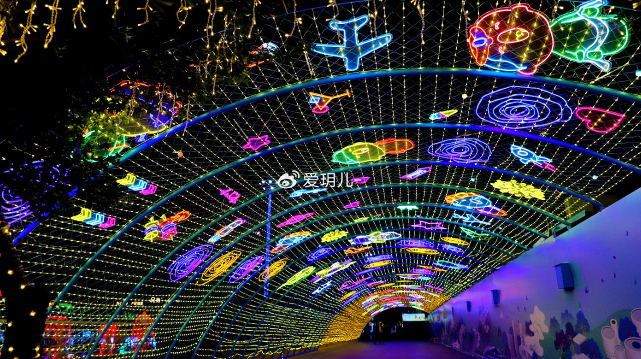通辽市悦来河畔夜景流光溢彩,原创拍摄 通辽市悦来河畔夜景流光溢彩,原创拍摄