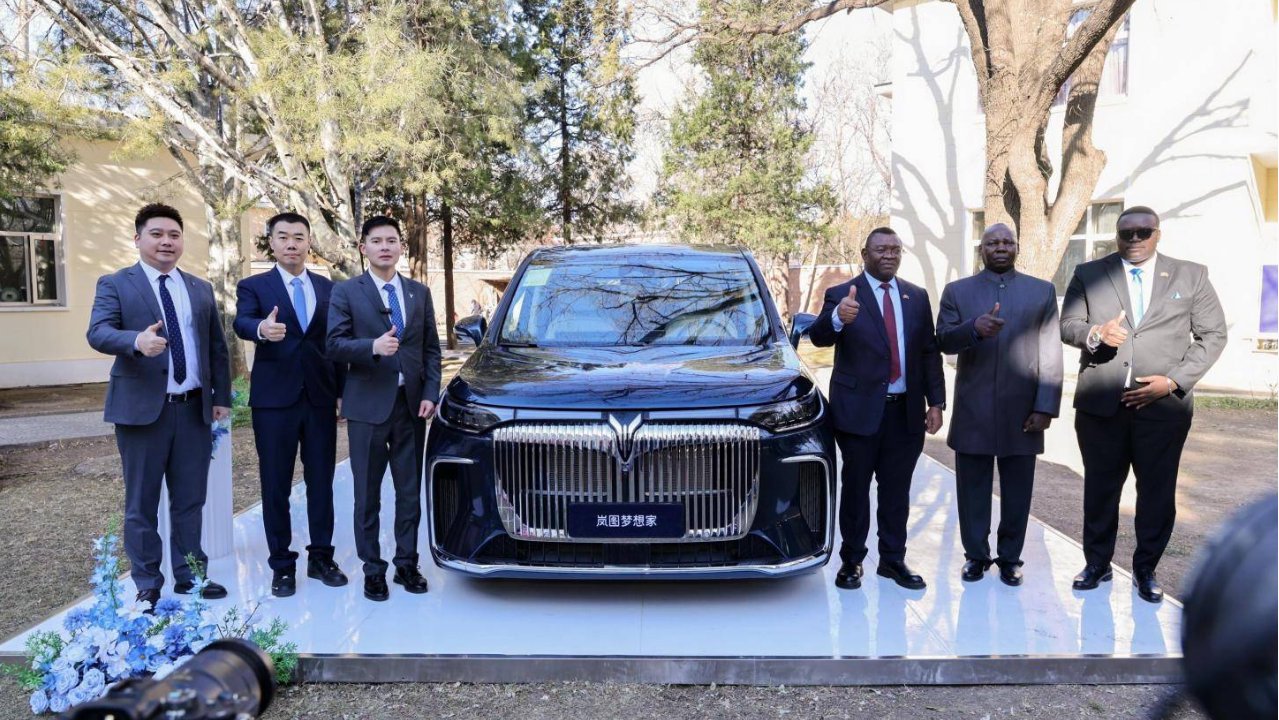 再获外交青睐，岚图梦想家成为赞比亚驻华使馆官方工作用车