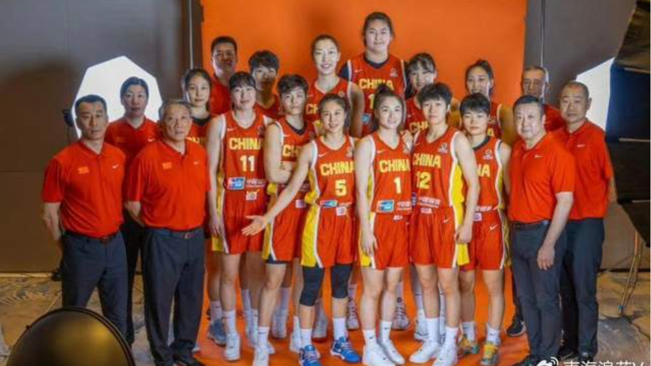 10点官宣！中国女篮12人名单出炉：杨舒予、李月汝领衔，刘禹彤落选