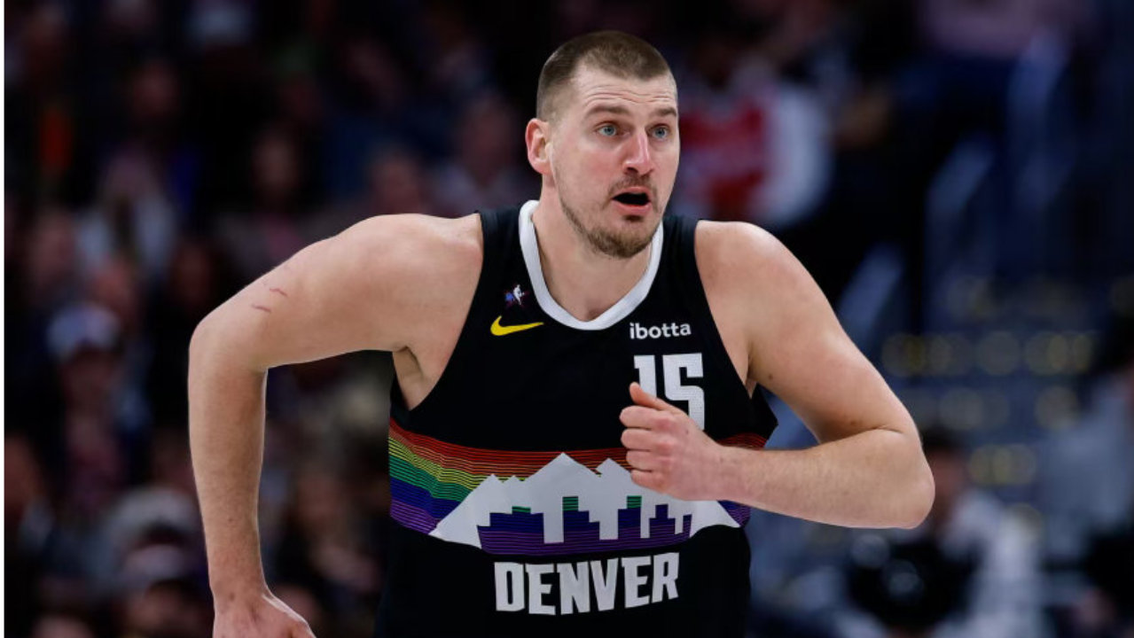 掘金大胜！约基奇8+14创纪录，探花12中3穆雷12分7罚，恩比德开心