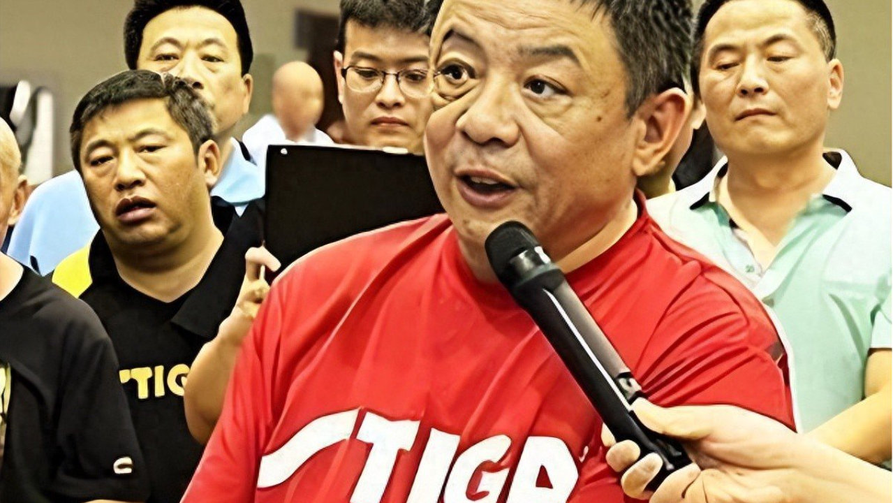他是“日乒克星”王励勤的恩师，与王楠闹掰，支持女儿归化奥地利