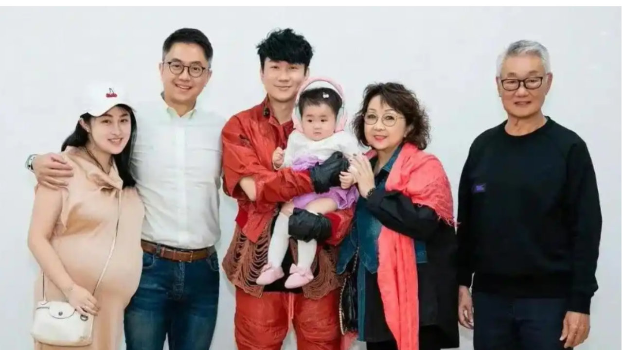 被亲人捅刀有多疼？林俊杰删光大嫂合照！潜伏3年散黑料就为吃绝户