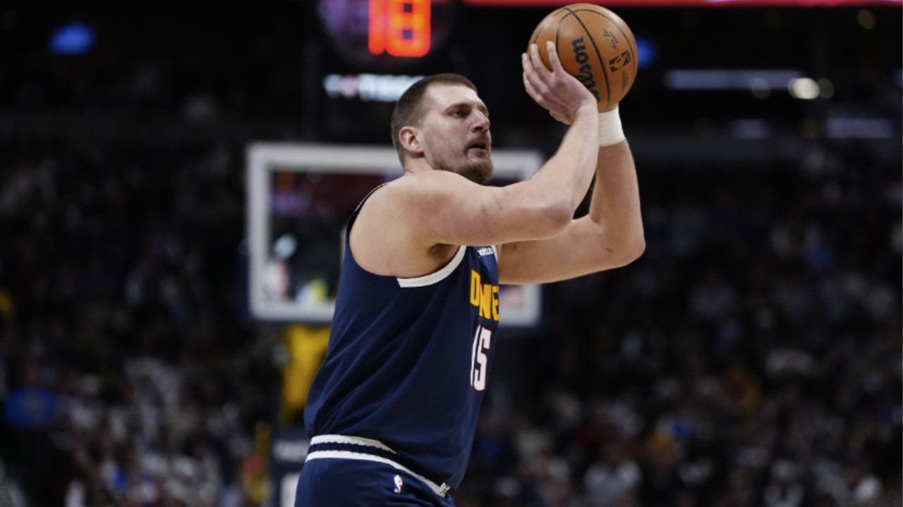 模仿勒布朗！约基奇也压哨传球，队友绝杀打铁，证明詹皇真的没错