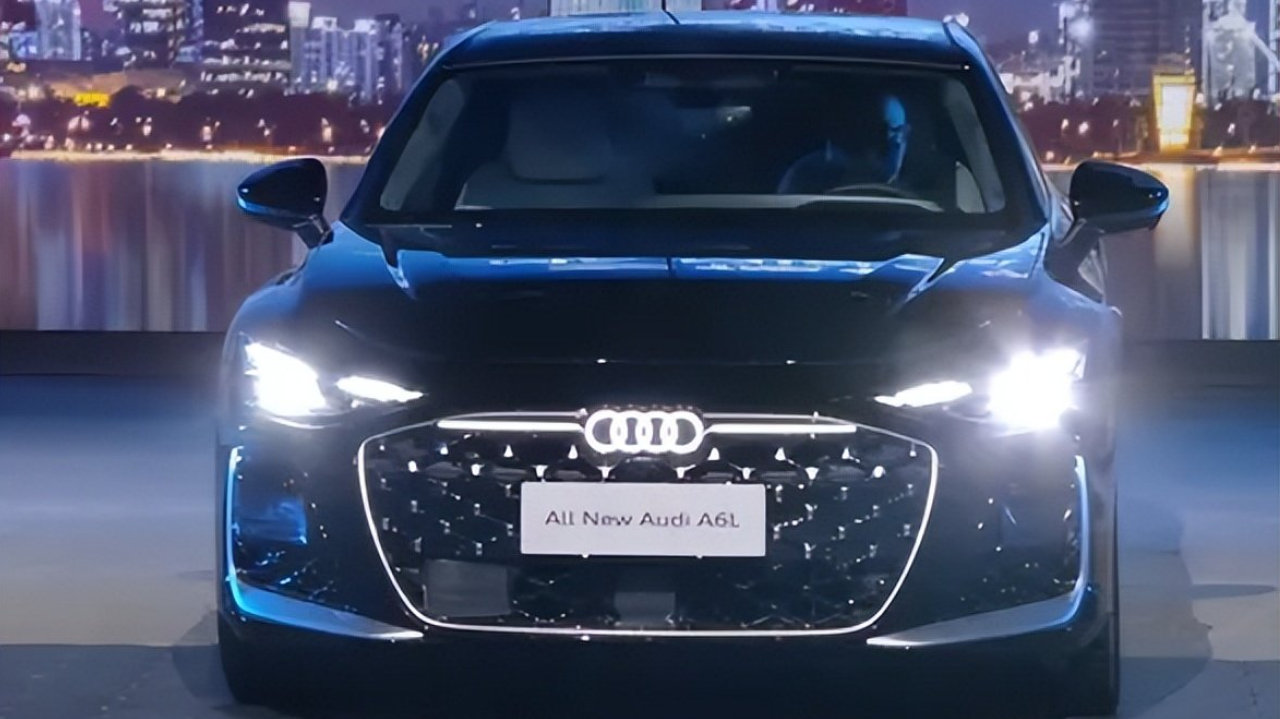 双前脸+车标上移！全新奥迪A6L外观大改，保留3.0T六缸，配置硬核