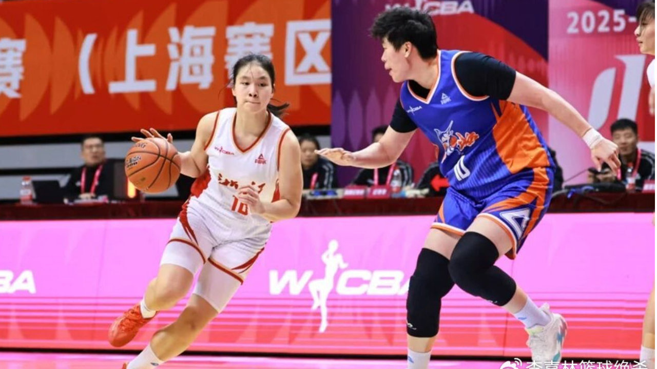 轰30+10+5！中国女篮19岁1米82新星蜕变：她才是李梦接班人？