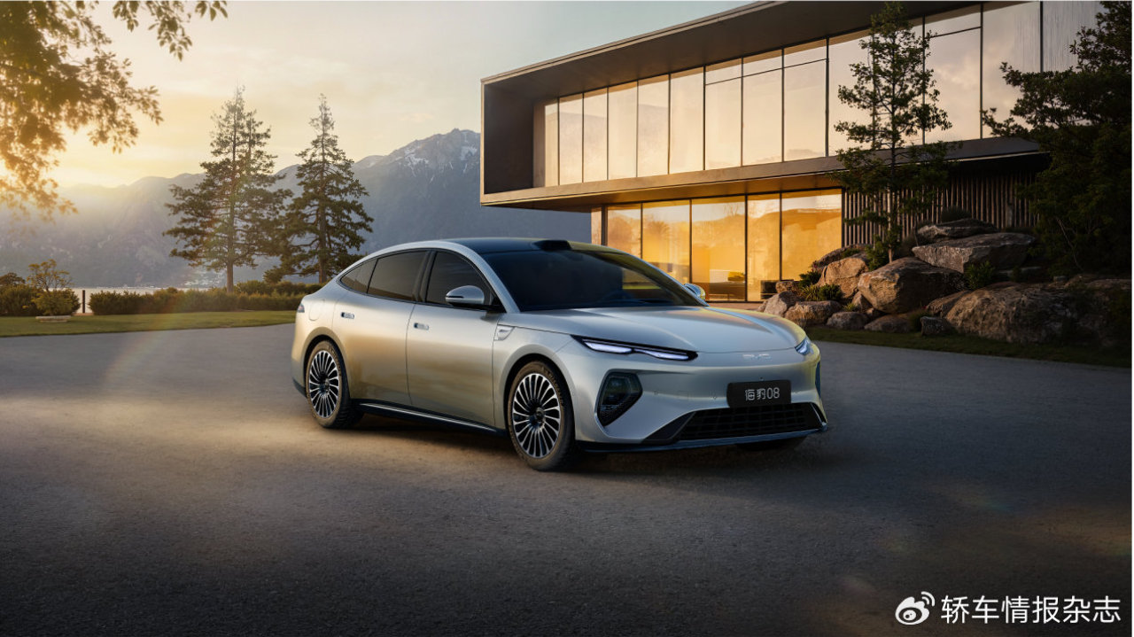 颜值封神！海洋美学2.0加持，比亚迪海洋网海豹08惊艳首秀