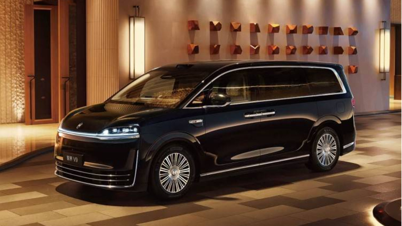 配有空气悬架+后轮转向 智界V9新消息