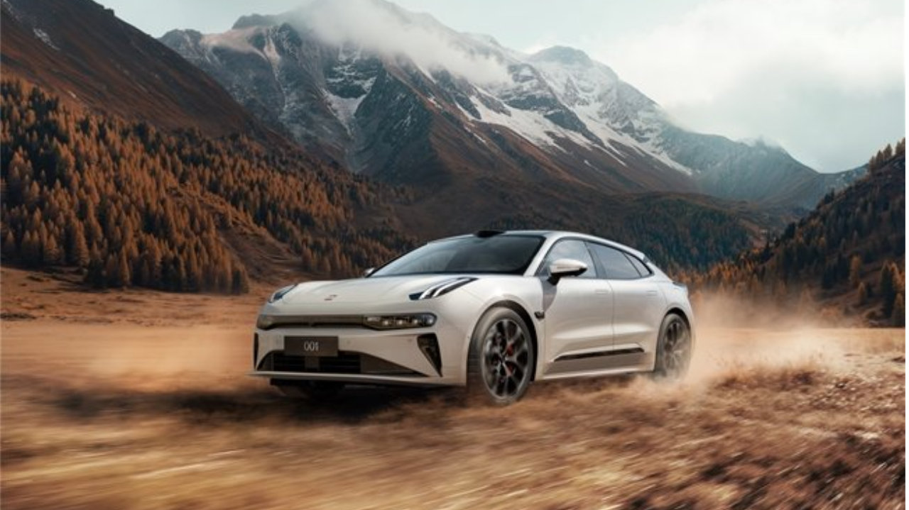 焕新极氪001全栈900V与百万级豪华，重塑30万级纯电价值标杆