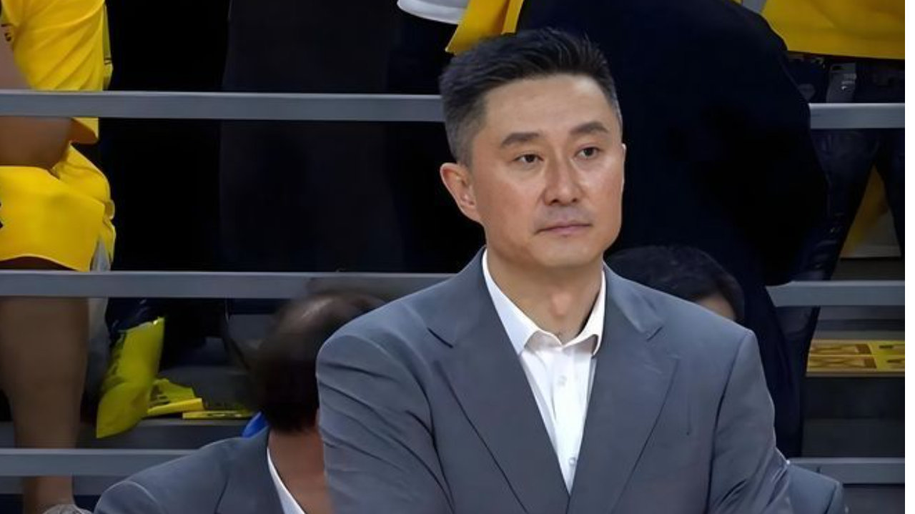 杜锋：把谁换下来呢？球迷：7投1中的人，不能换吗？