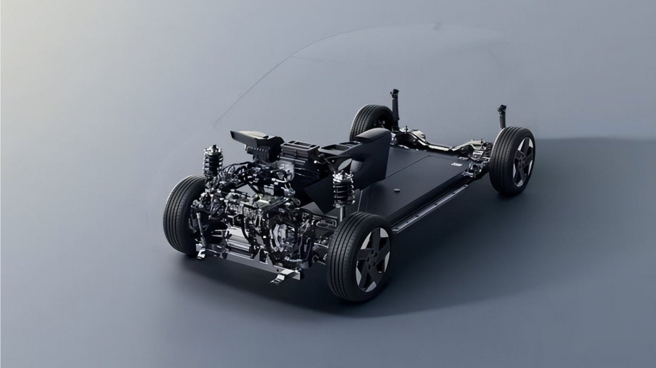 第一批买插混车的人，成了充电苦行僧