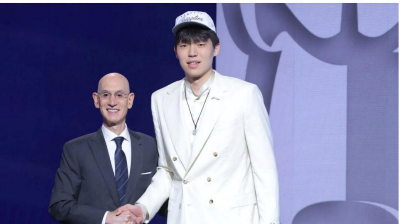 场均2.2分1.5板的杨瀚森能在NBA打出来吗？媒体人：可效仿奥尼尔