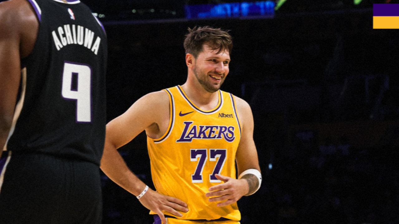 踩着Logo命中三分！东契奇25分钟23分打卡 湖媒高呼这家伙要拿MVP